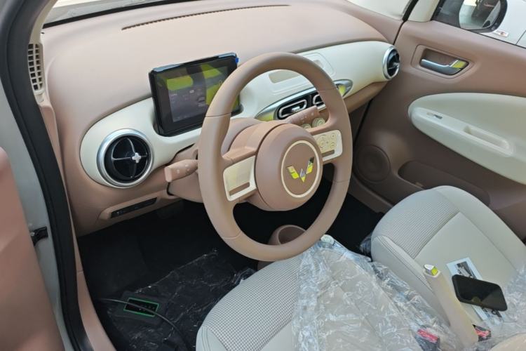 Used Wuling Hongguang MINIEV 2025 Four-Door Version Advanced Edition Center Console