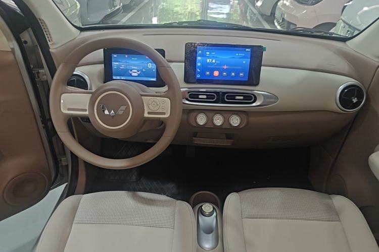 Used Wuling Hongguang MINIEV 2025 Four-Door Version Zhenxiang+ Edition Center Console