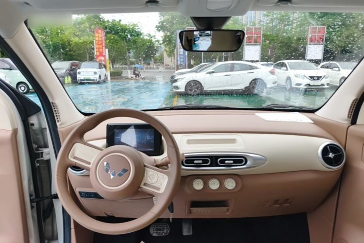 Used Wuling Hongguang MINIEV 2025 Four-Door Version Advanced Edition Center Console