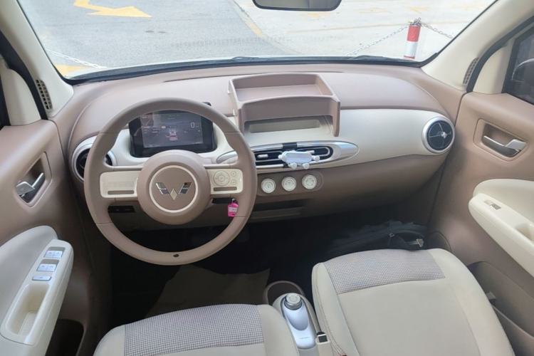 Used Wuling Hongguang MINIEV 2025 Four-Door Version Advanced Edition Center Console