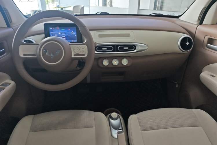 Used Wuling Hongguang MINIEV 2025 Four-Door Version Advanced Edition Center Console