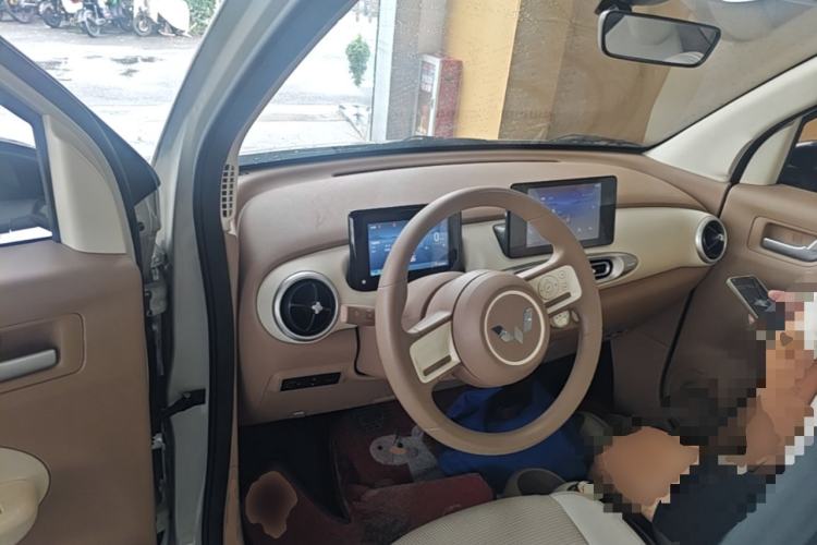 Used Wuling Hongguang MINIEV 2025 Four-Door Version Premium Edition Center Console