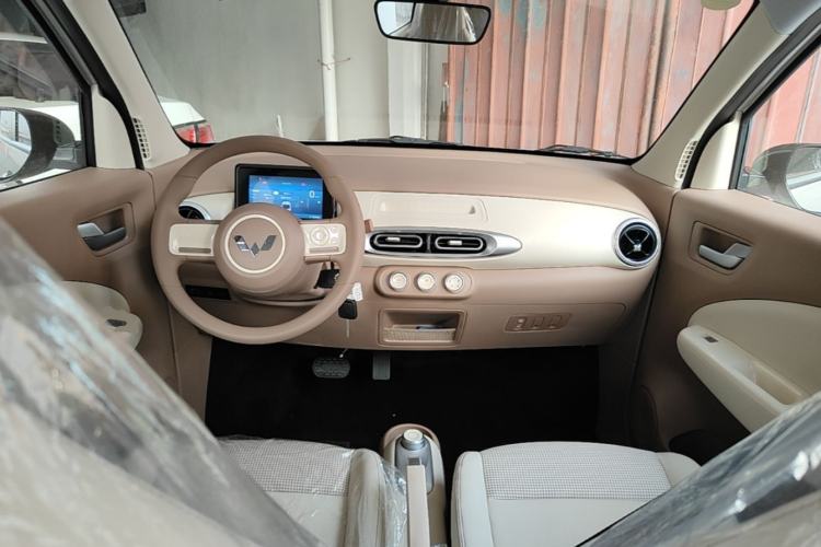Used Wuling Hongguang MINIEV 2025 Four-Door Version Advanced Edition Center Console