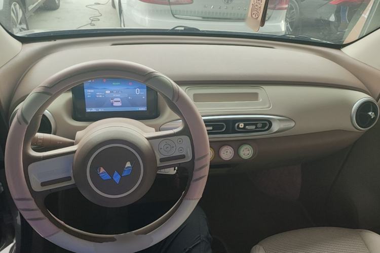 Used Wuling Hongguang MINIEV 2025 Four-Door Version Advanced Edition Center Console