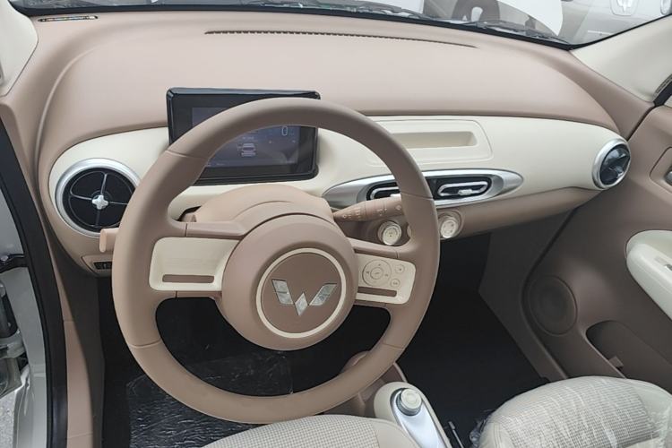 Used Wuling Hongguang MINIEV 2025 Four-Door Version Advanced Edition Center Console