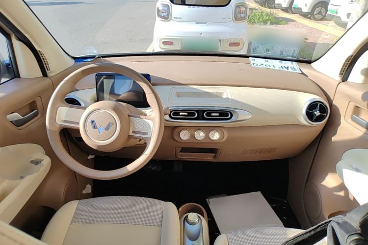 Used Wuling Hongguang MINIEV 2025 Four-Door Version Advanced Edition Center Console