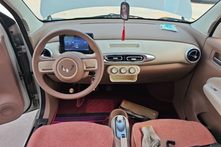 Used Wuling Hongguang MINIEV 2025 Four-Door Version Advanced Edition Center Console