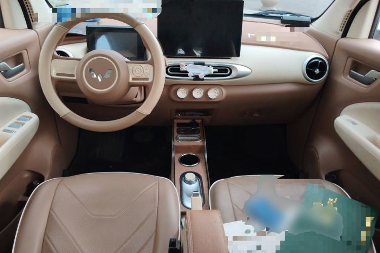Used Wuling Hongguang MINIEV 2025 Four-Door Version Advanced Edition Center Console