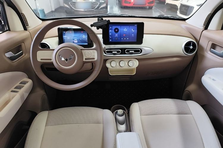 Used Wuling Hongguang MINIEV 2025 Four-Door Version Premium Edition Center Console