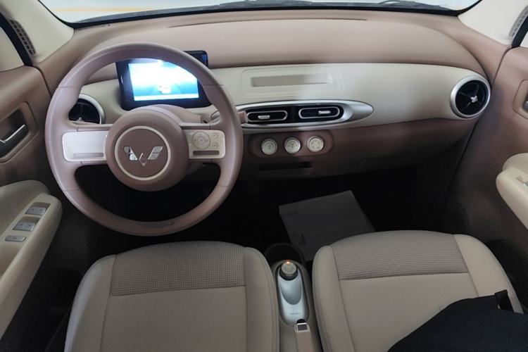 Used Wuling Hongguang MINIEV 2025 Four-Door Version Advanced Edition Center Console