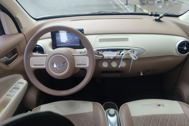 Used Wuling Hongguang MINIEV 2025 Four-Door Version Advanced Edition Center Console