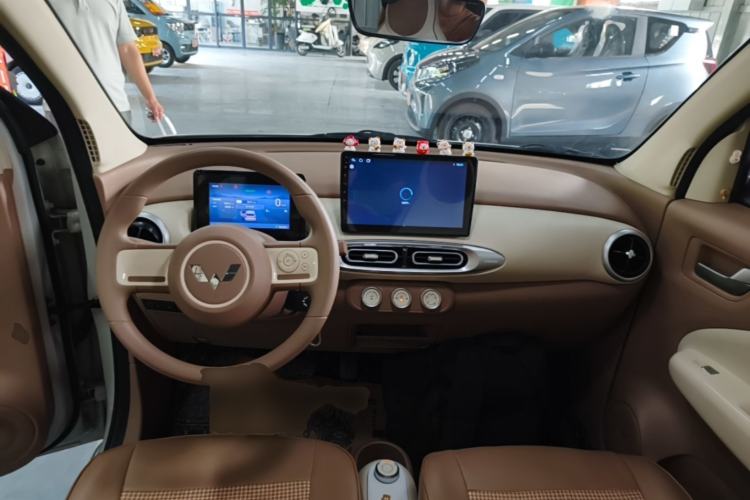 Used Wuling Hongguang MINIEV 2025 Four-Door Version Advanced Edition Center Console