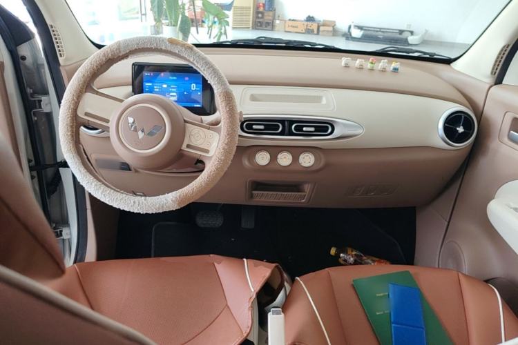 Used Wuling Hongguang MINIEV 2025 Four-Door Version Advanced Edition Center Console