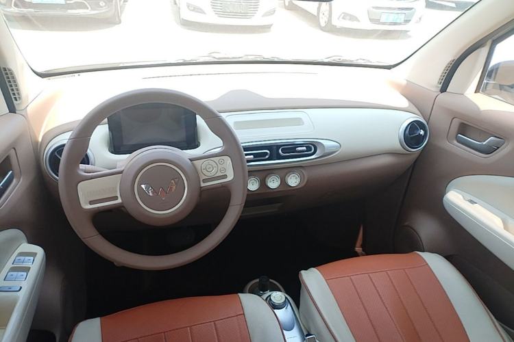 Used Wuling Hongguang MINIEV 2025 Four-Door Version Advanced Edition Center Console