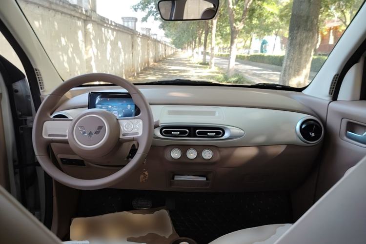 Used Wuling Hongguang MINIEV 2025 Four-Door Version Advanced Edition Center Console
