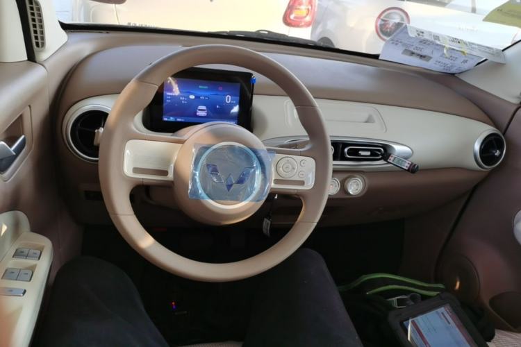 Used Wuling Hongguang MINIEV 2025 Four-Door Version Advanced Edition Center Console