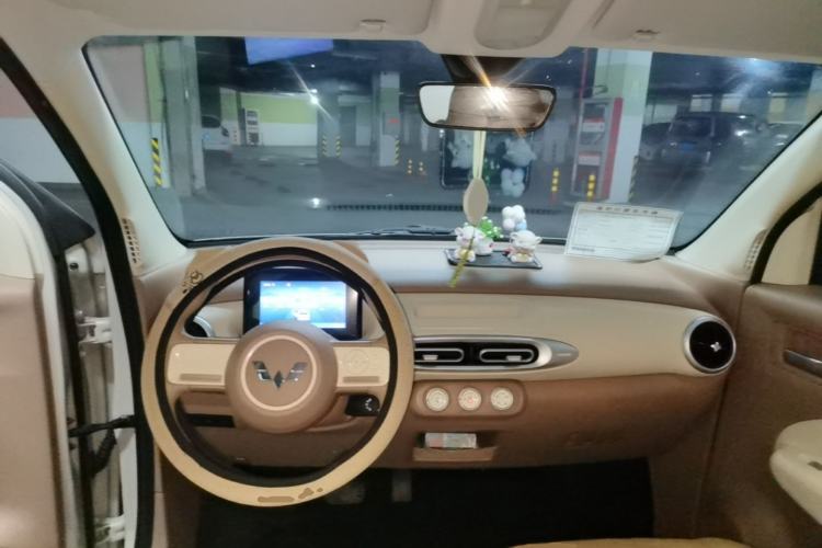 Used Wuling Hongguang MINIEV 2025 Four-Door Version Advanced Edition Center Console