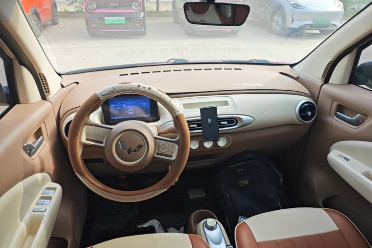 Used Wuling Hongguang MINIEV 2025 Four-Door Version Advanced Edition Center Console