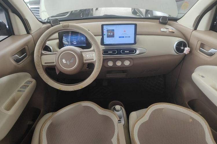Used Wuling Hongguang MINIEV 2025 Four-Door Version Zhenxiang+ Edition Center Console
