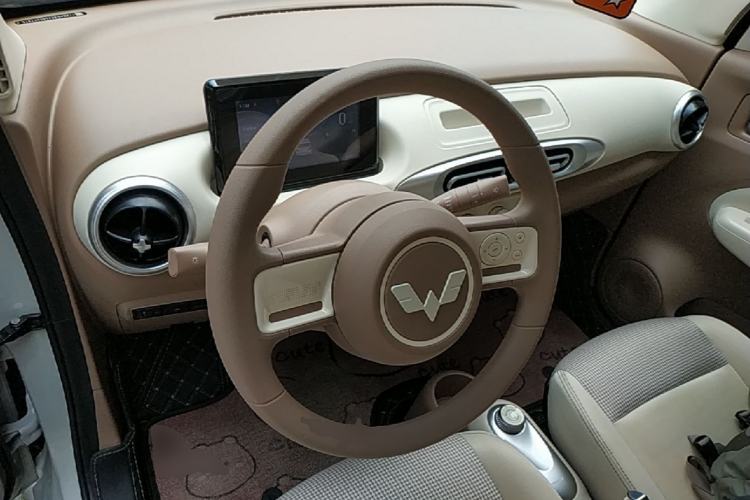Used Wuling Hongguang MINIEV 2025 Four-Door Version Advanced Edition Center Console
