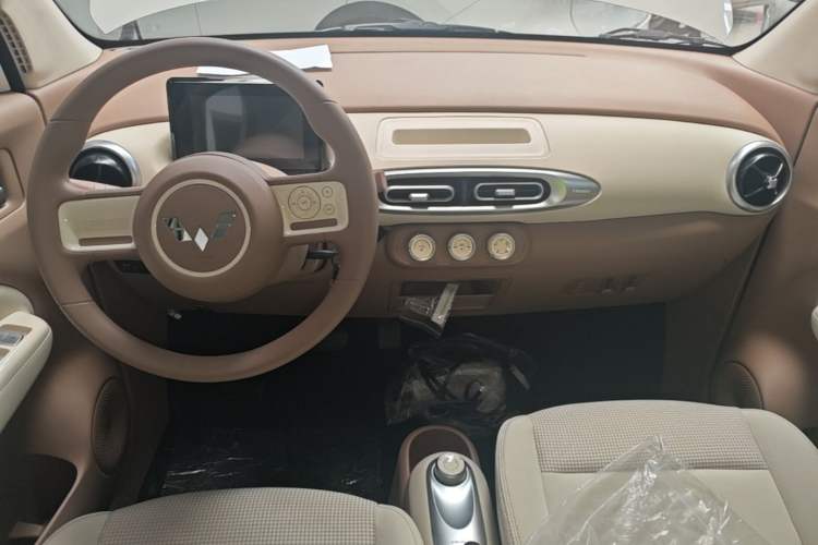 Used Wuling Hongguang MINIEV 2025 Four-Door Version Premium Edition Center Console