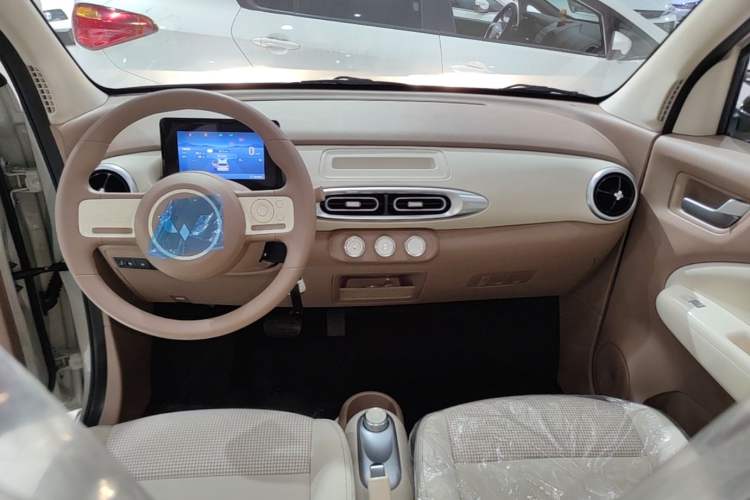 Used Wuling Hongguang MINIEV 2025 Four-Door Version Advanced Edition Center Console