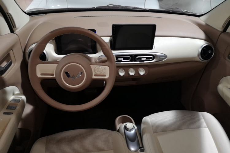 Used Wuling Hongguang MINIEV 2025 Four-Door Version Advanced Edition Center Console