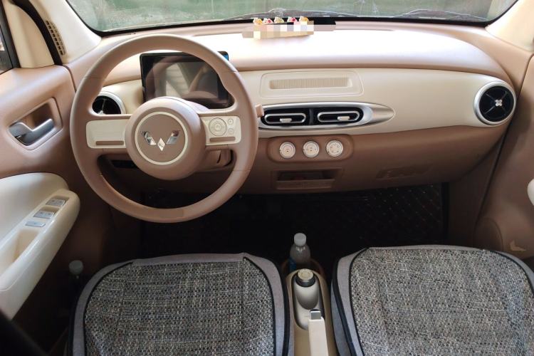 Used Wuling Hongguang MINIEV 2025 Four-Door Version Advanced Edition Center Console