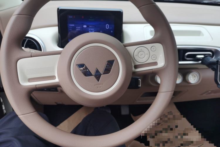 Used Wuling Hongguang MINIEV 2025 Four-Door Version Advanced Edition Center Console