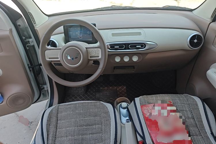 Used Wuling Hongguang MINIEV 2025 Four-Door Version Advanced Edition Center Console