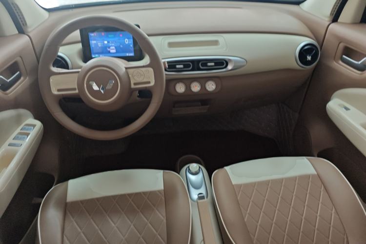 Used Wuling Hongguang MINIEV 2025 Four-Door Version Advanced Edition Center Console