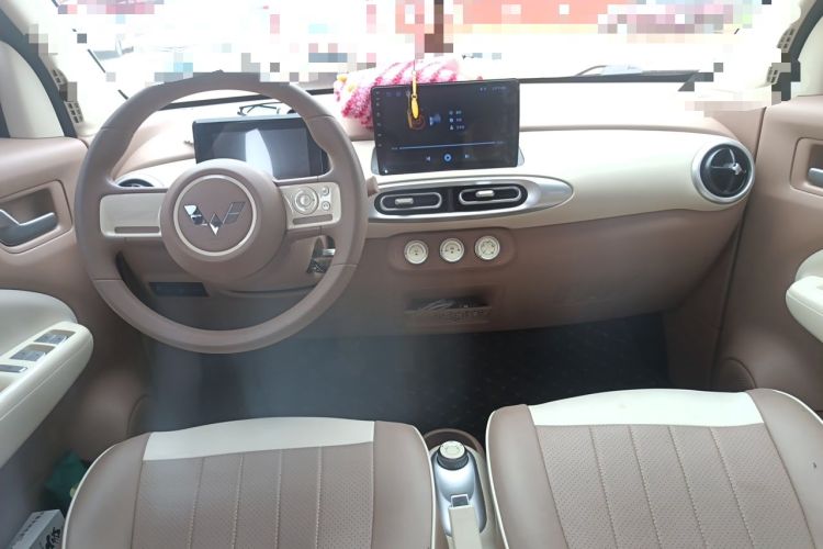 Used Wuling Hongguang MINIEV 2025 Four-Door Version Advanced Edition Center Console