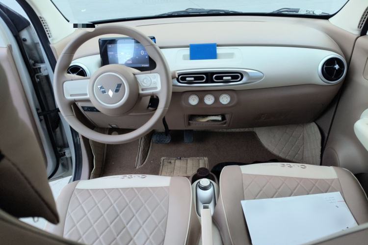 Used Wuling Hongguang MINIEV 2025 Four-Door Version Advanced Edition Center Console