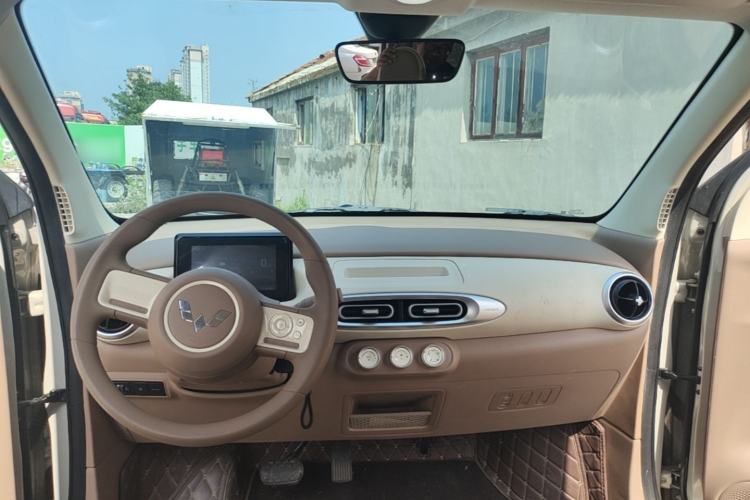 Used Wuling Hongguang MINIEV 2025 Four-Door Version Advanced Edition Center Console