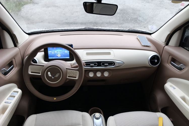 Used Wuling Hongguang MINIEV 2025 Four-Door Version Advanced Edition Center Console