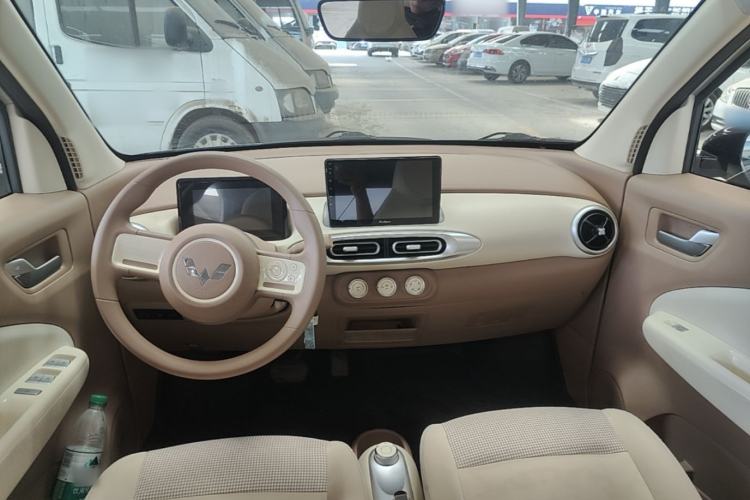 Used Wuling Hongguang MINIEV 2025 Four-Door Version Advanced Edition Center Console