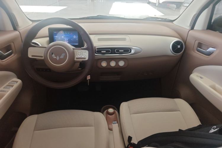 Used Wuling Hongguang MINIEV 2025 Four-Door Version Advanced Edition Center Console