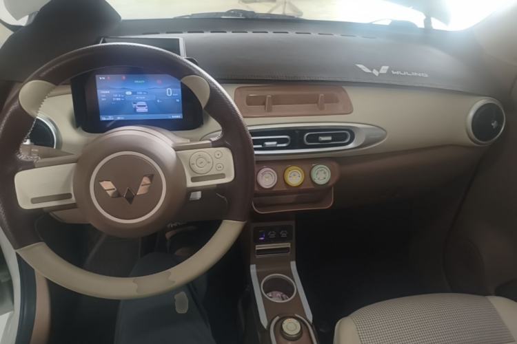 Used Wuling Hongguang MINIEV 2025 Four-Door Version Advanced Edition Center Console