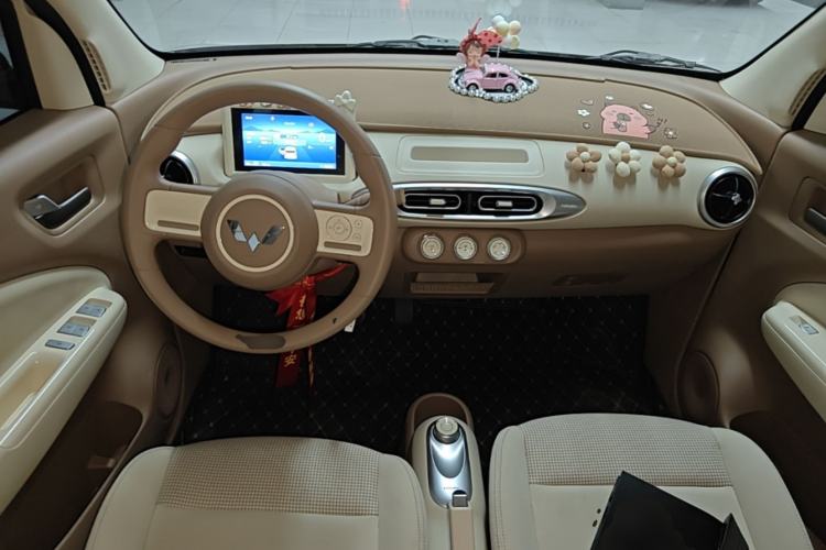 Used Wuling Hongguang MINIEV 2025 Four-Door Version Advanced Edition Center Console