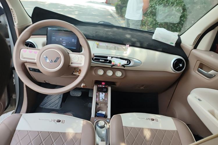 Used Wuling Hongguang MINIEV 2025 Four-Door Version Advanced Edition Center Console