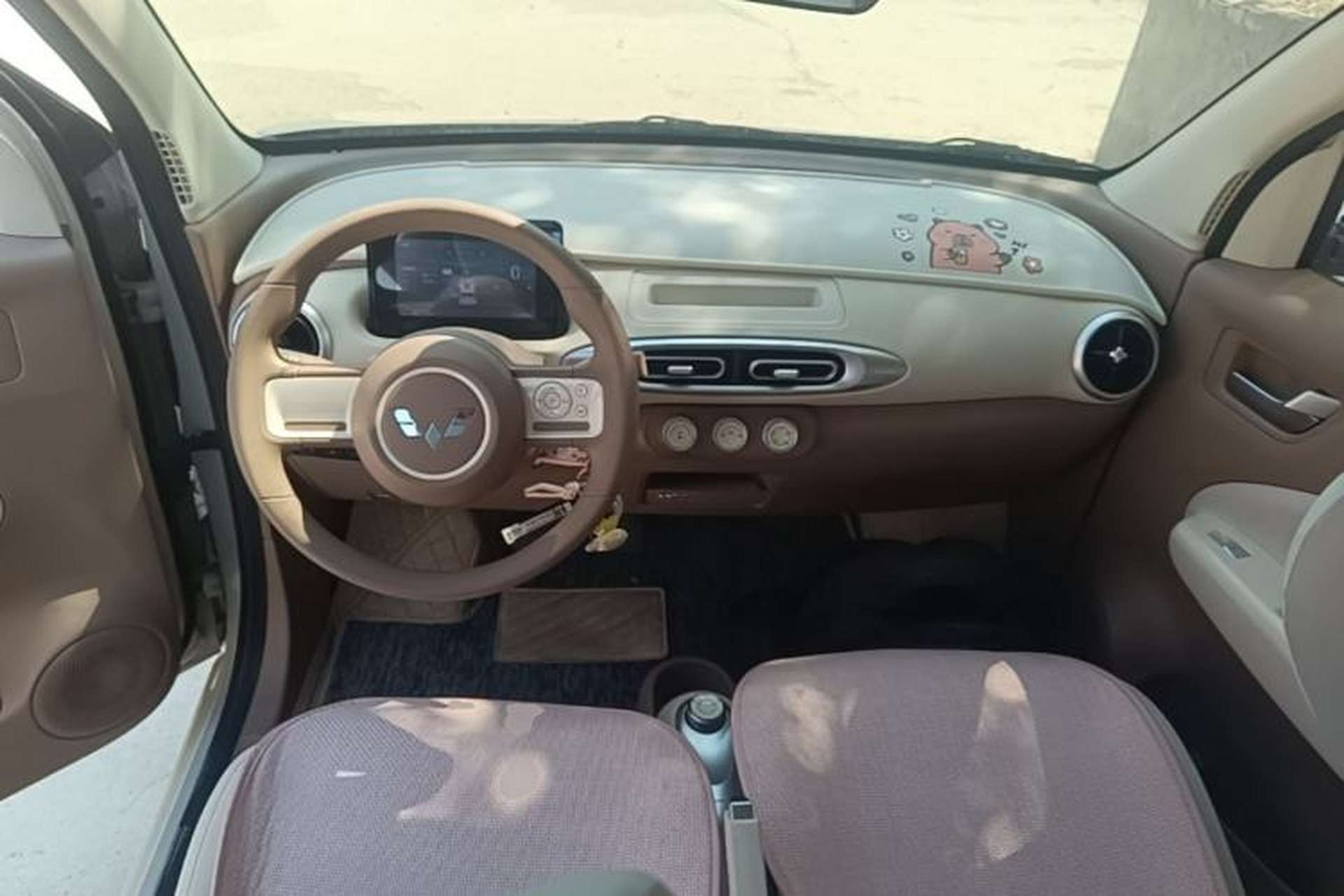 Used Wuling Hongguang MINIEV 2025 Four-Door Version Advanced Edition Center Console