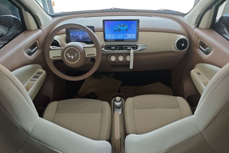 Used Wuling Hongguang MINIEV 2025 Four-Door Version Advanced Edition Center Console