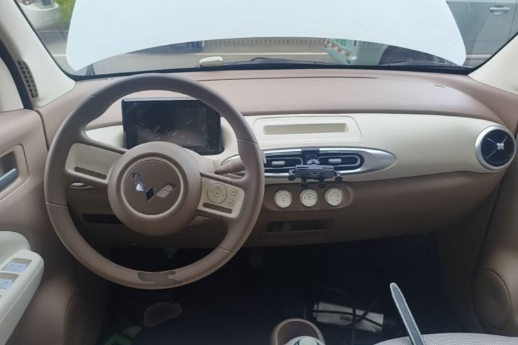 Used Wuling Hongguang MINIEV 2025 Four-Door Version Advanced Edition Center Console