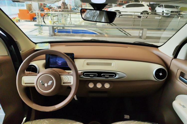 Used Wuling Hongguang MINIEV 2025 Four-Door Version Advanced Edition Center Console