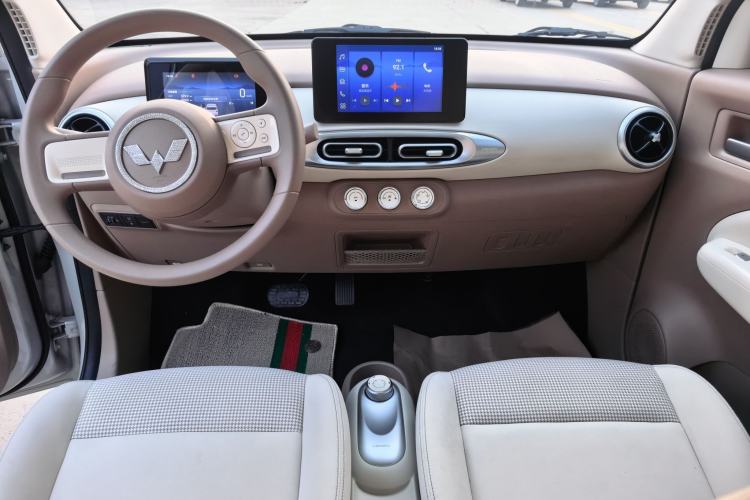 Used Wuling Hongguang MINIEV 2025 Four-Door Version Premium Edition Center Console