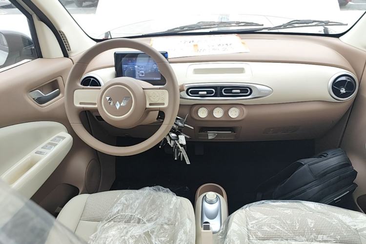 Used Wuling Hongguang MINIEV 2025 Four-Door Version Advanced Edition Center Console