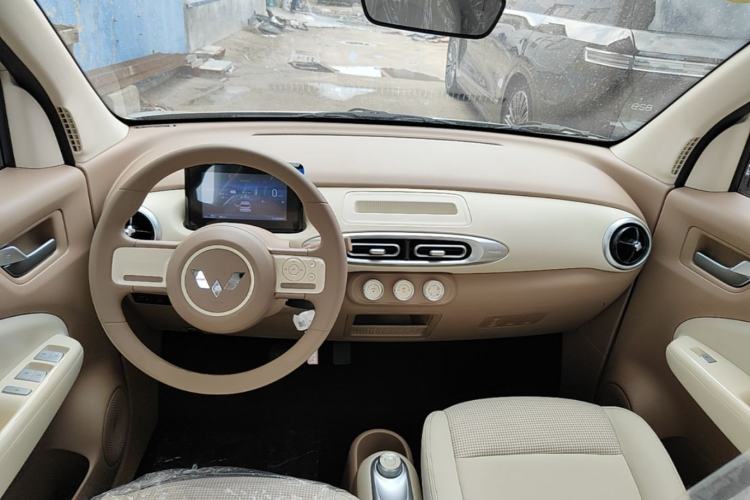 Used Wuling Hongguang MINIEV 2025 Four-Door Version Advanced Edition Center Console