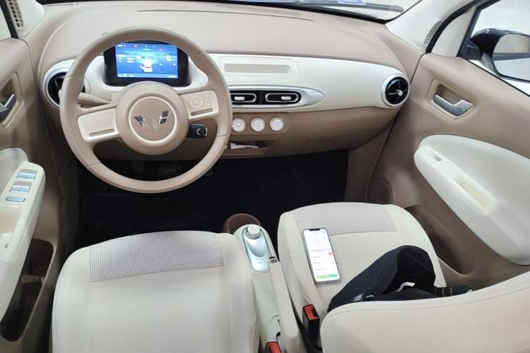 Used Wuling Hongguang MINIEV 2025 Four-Door Version Advanced Edition Center Console