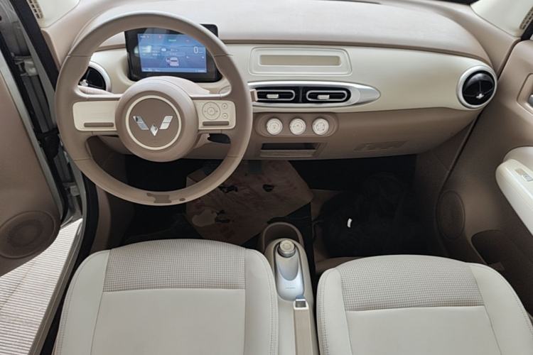 Used Wuling Hongguang MINIEV 2025 Four-Door Version Advanced Edition Center Console