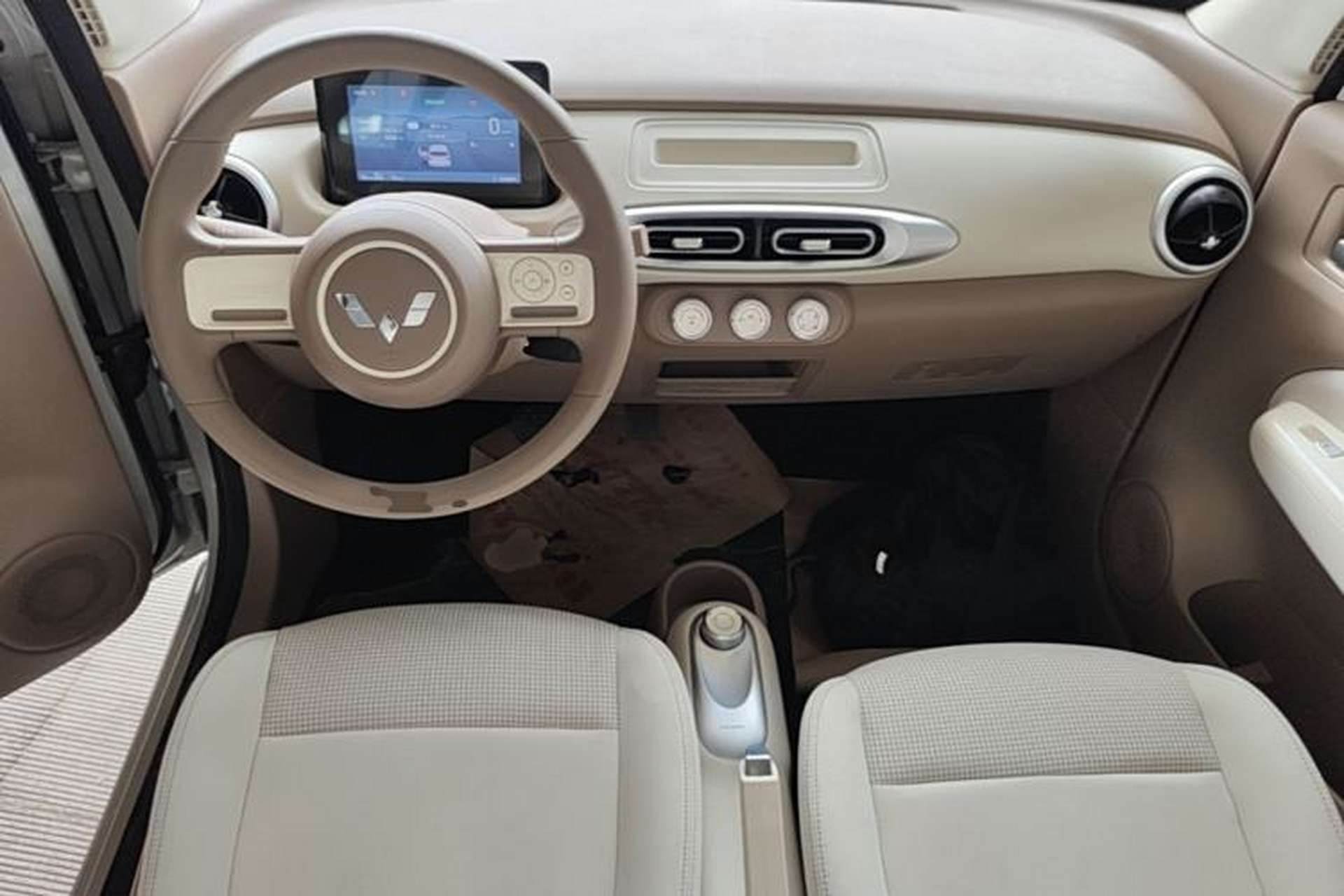 Used Wuling Hongguang MINIEV 2025 Four-Door Version Advanced Edition Center Console